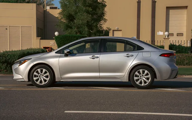 TOYOTA COROLLA - image 3