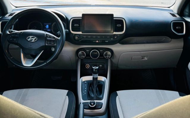 HYUNDAI VENUE - image 4