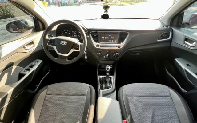 HYUNDAI ACCENT - image 3