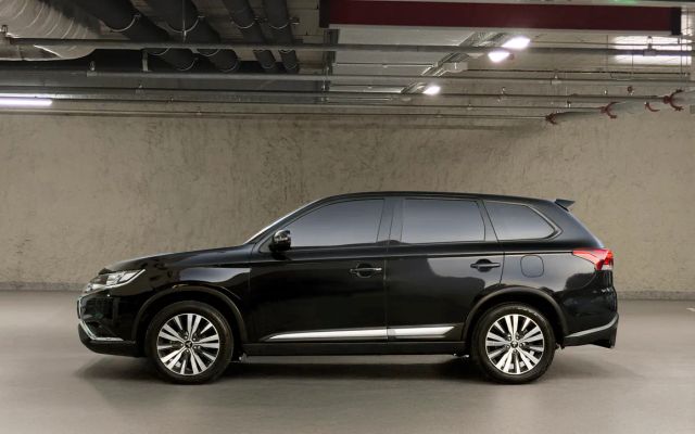 Mitsubishi Outlander 2.4L GLX 7 STR BASIC- - image 2