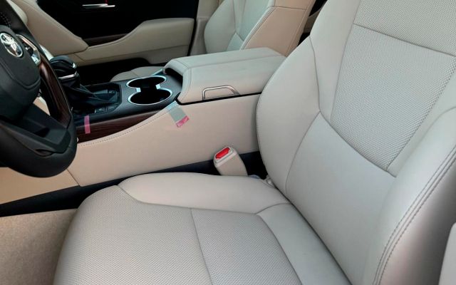 Toyota Land Cruiser - image 3