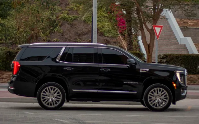 GMC YUKON 2025 - image 2