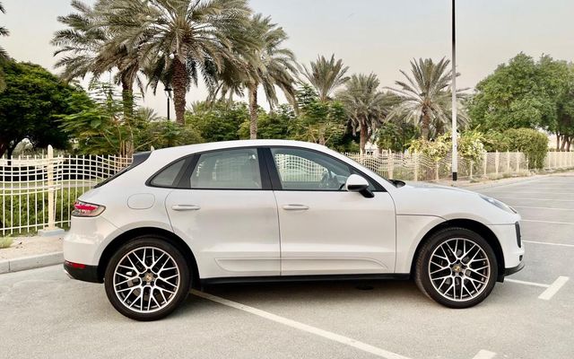 PORSCHE MACAN - image 2