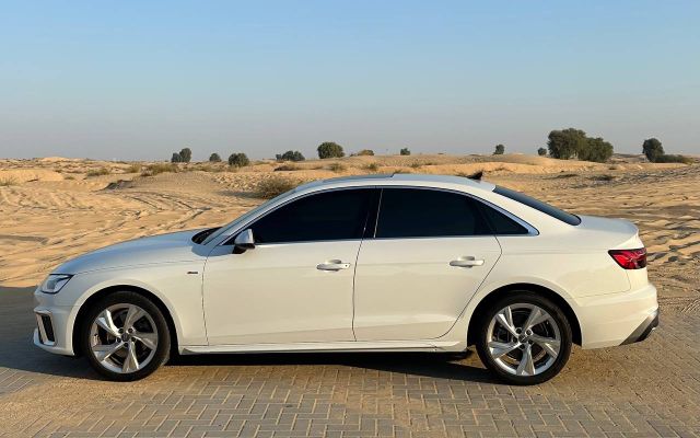 Audi A4 - image 2