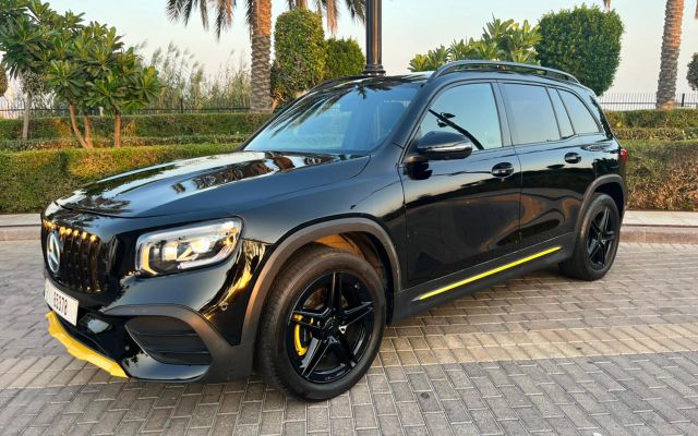 Mercedes GLB250 - image 2