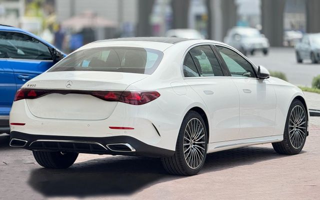 Mercedes E200 2025 - image 3
