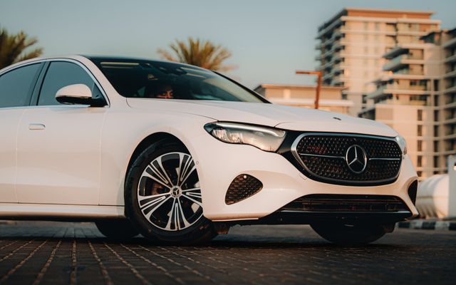 Mercedes E200 2025 - image 4