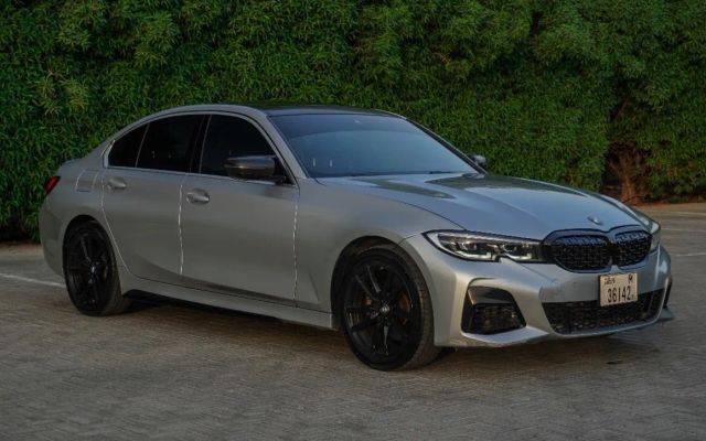 BMW 330i - image 3