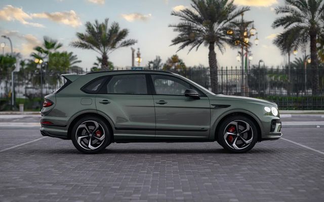 Bentley BENTAYGA - image 2