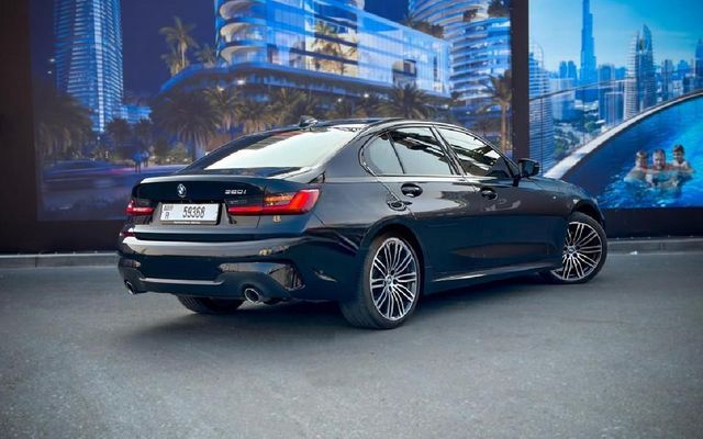 BMW 320i - image 4