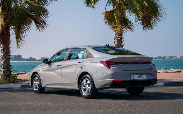 HYUNDAI ELANTRA - image 2