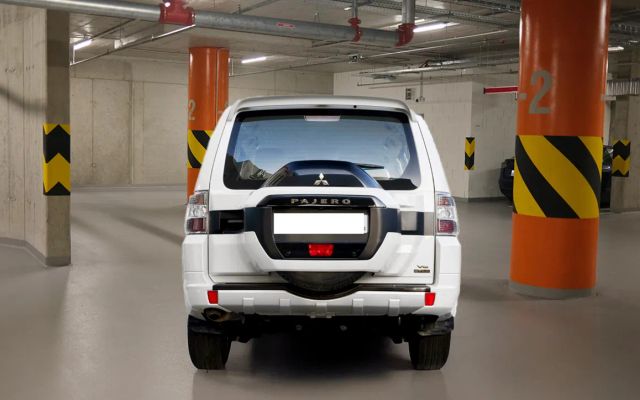 Mitsubishi Pajero GLS High Line 3.0L 7 STR- - image 4