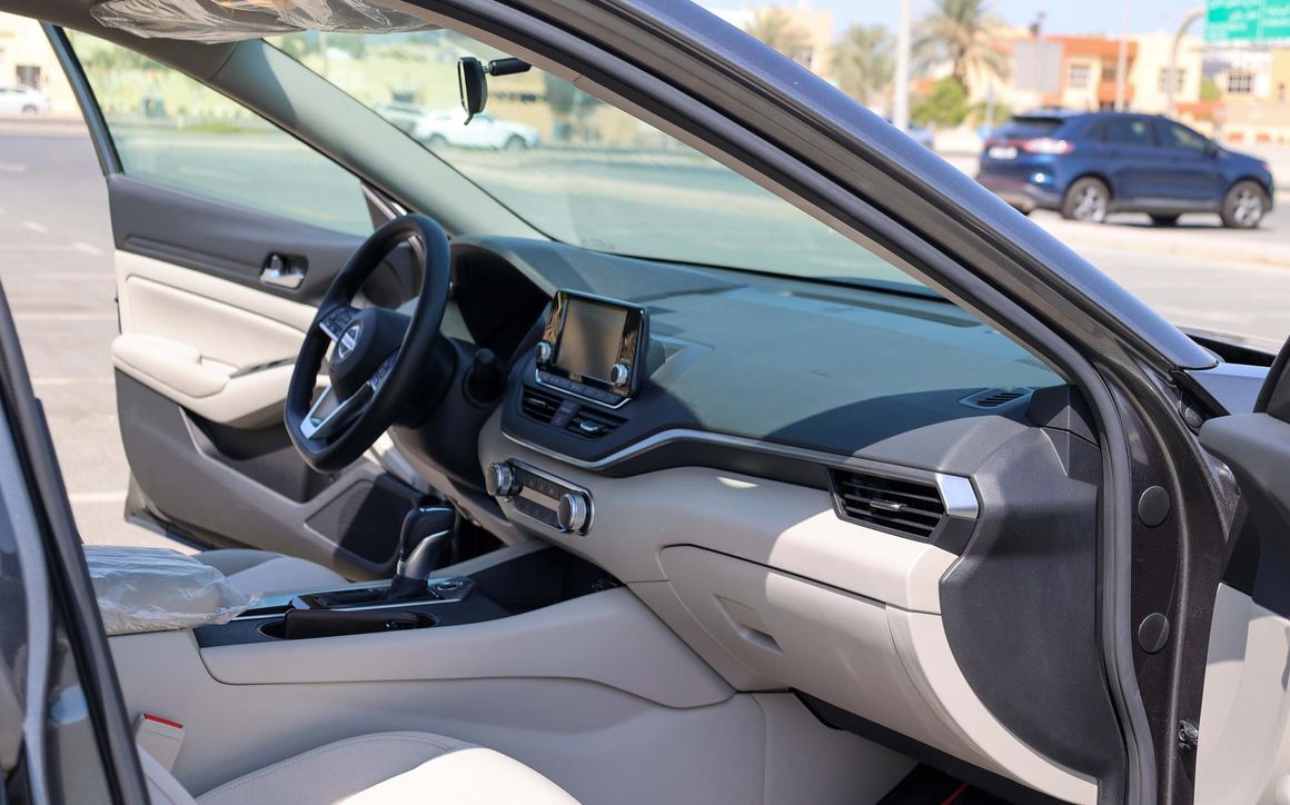 Nissan Altima - image 13