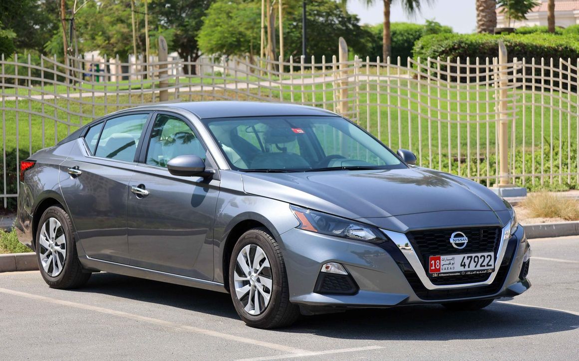 Nissan Altima - image 4
