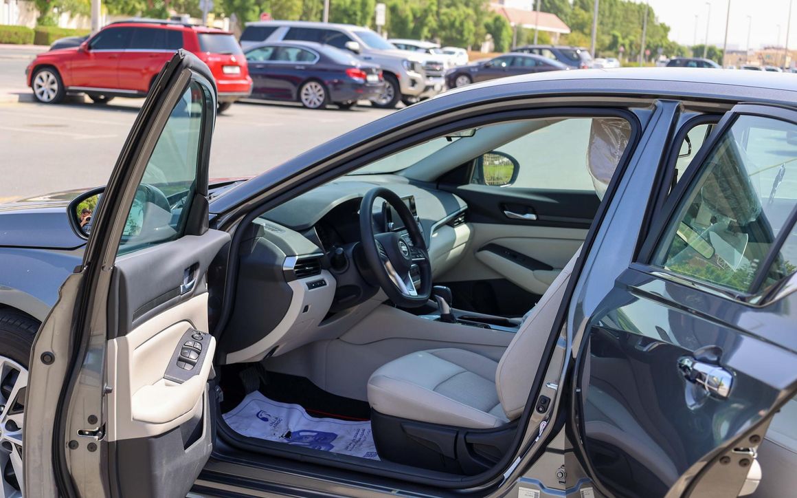 Nissan Altima - image 12