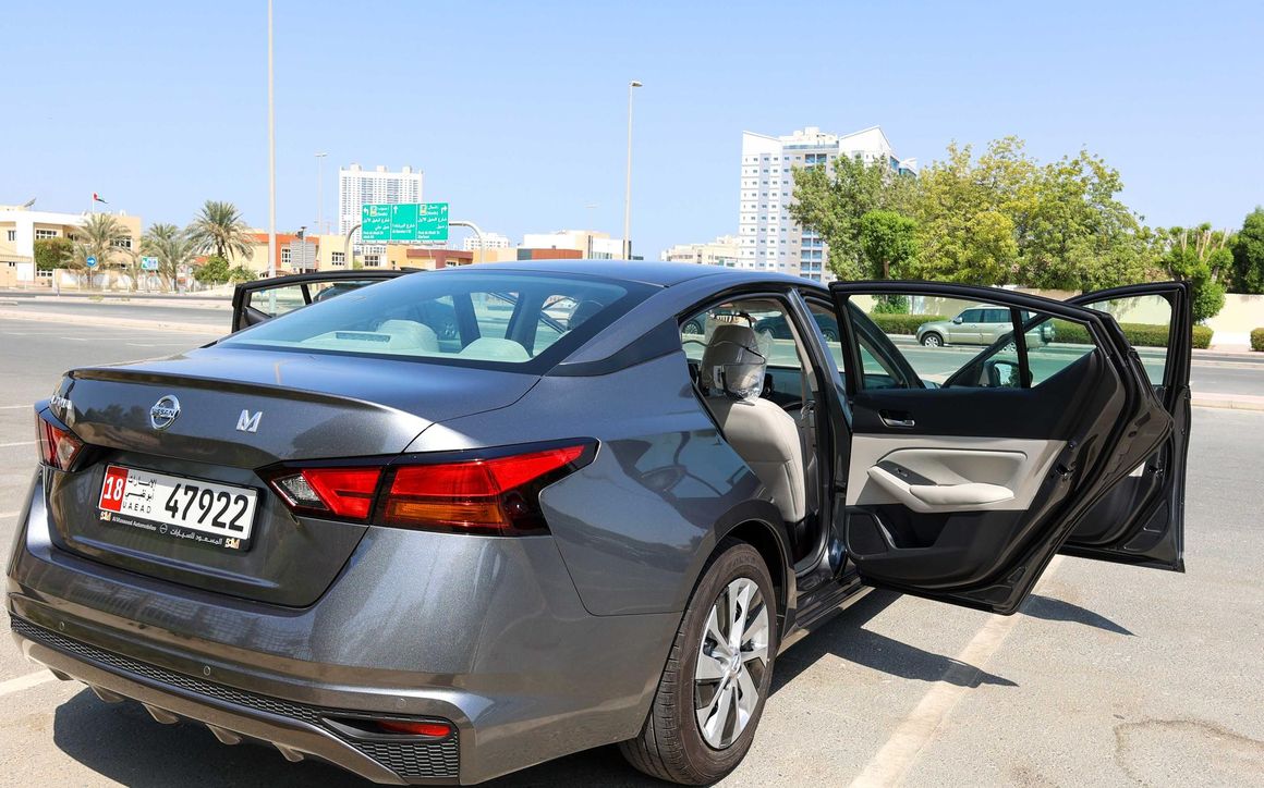 Nissan Altima - image 10