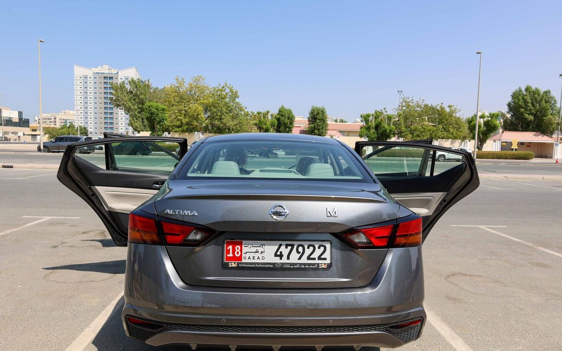 Nissan Altima - image 11