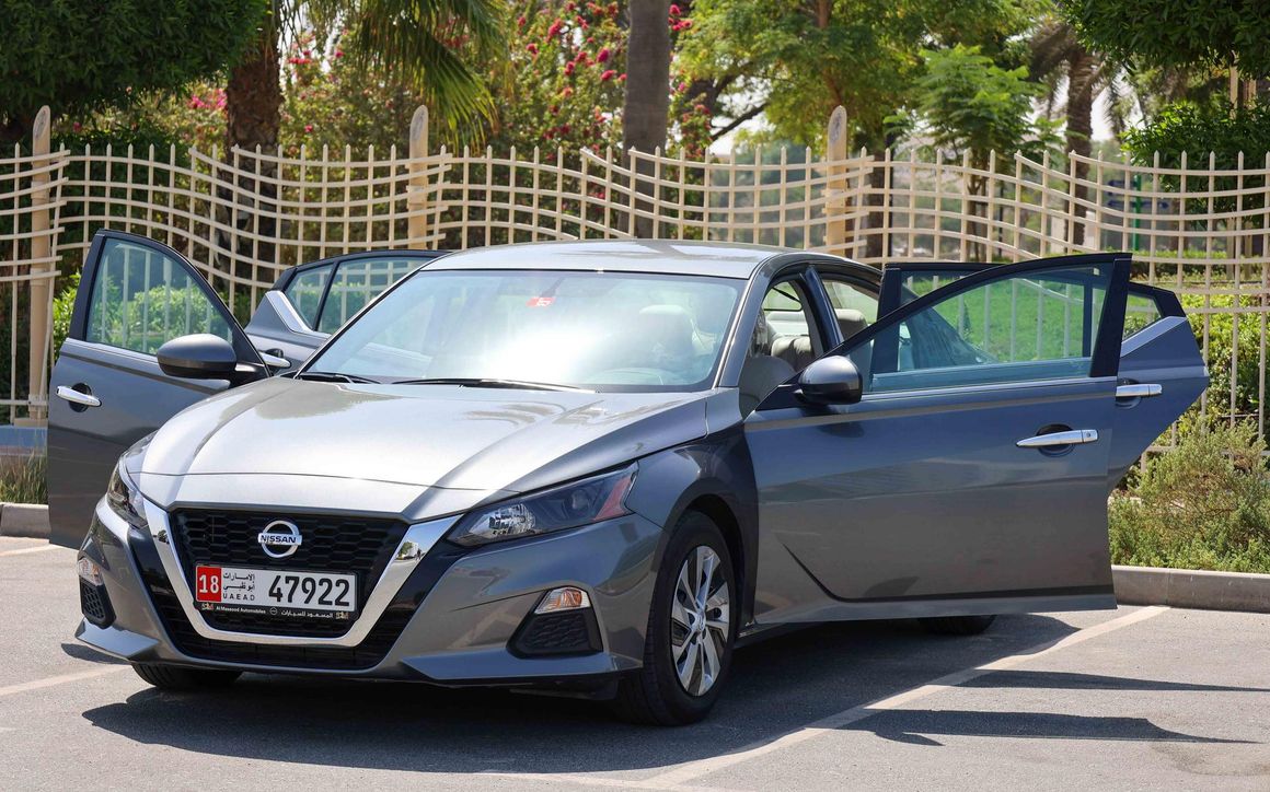Nissan Altima - image 8