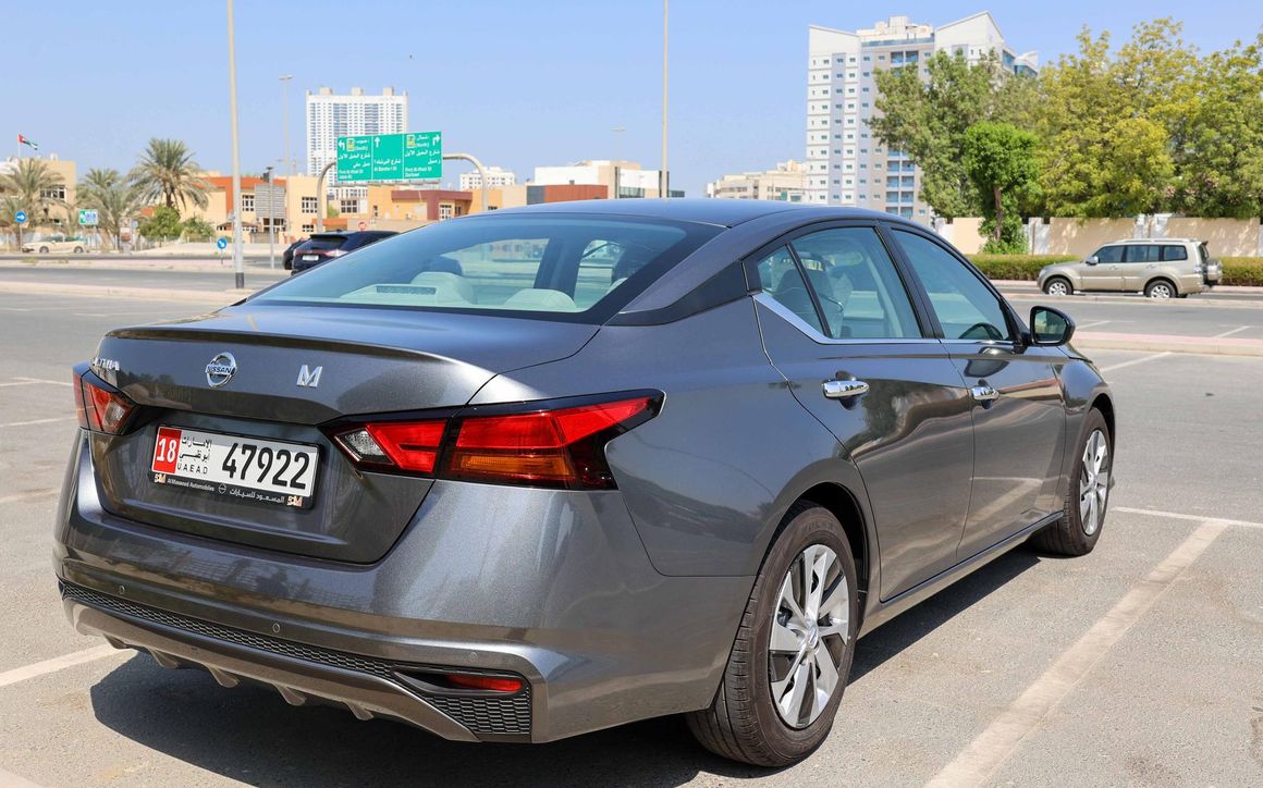 Nissan Altima - image 7