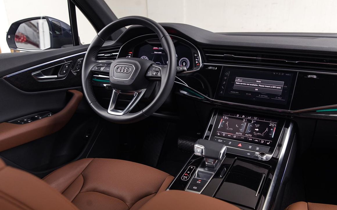 Audi Q7 - image 6