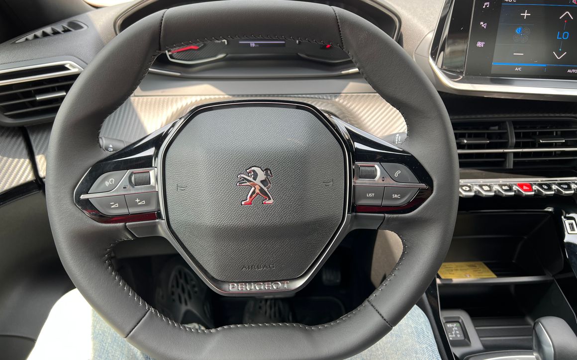 Peugeot 2008 - image 7