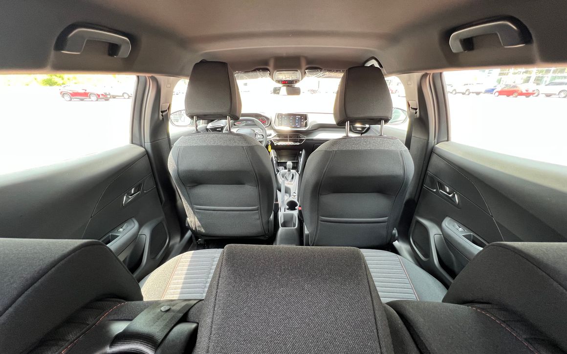 Peugeot 2008 - image 9