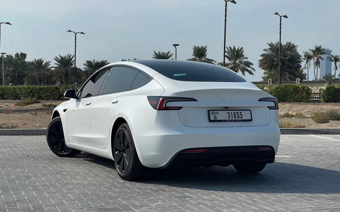 TESLA MODEL 3 STANDARD - image 4