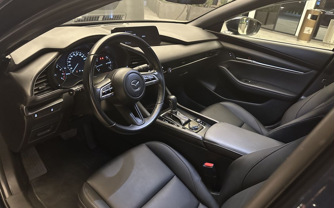 Mazda 3 - image 10