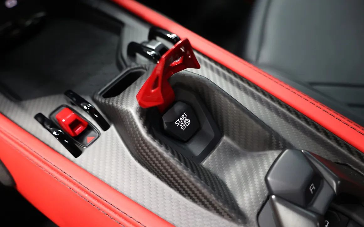 Lamborghini Revuelto - image 11