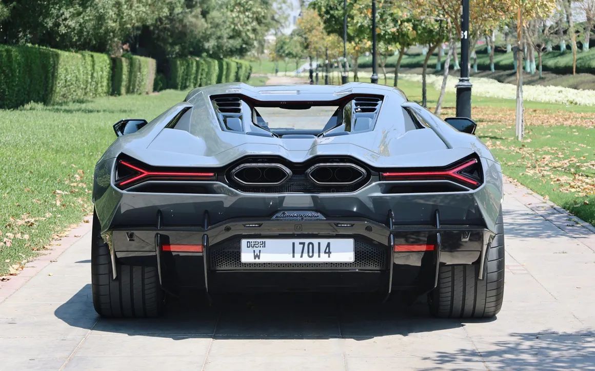 Lamborghini Revuelto - image 5