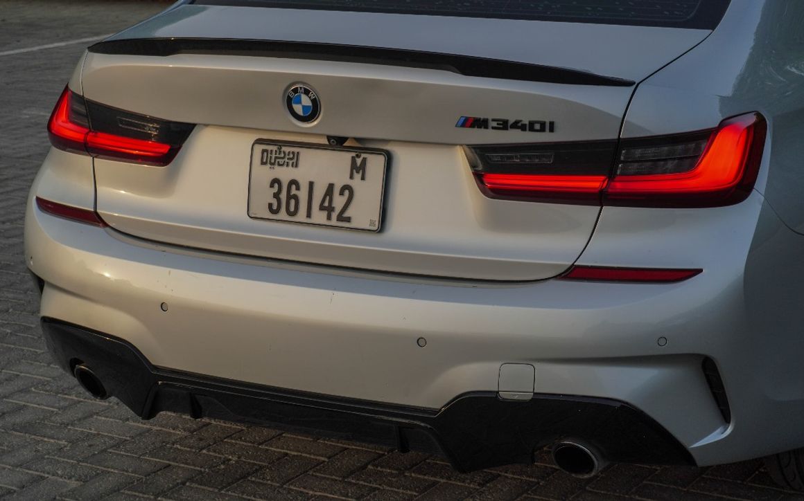 BMW 330i - image 9