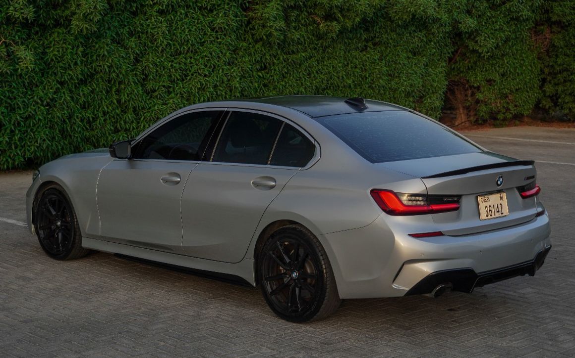 BMW 330i - image 4