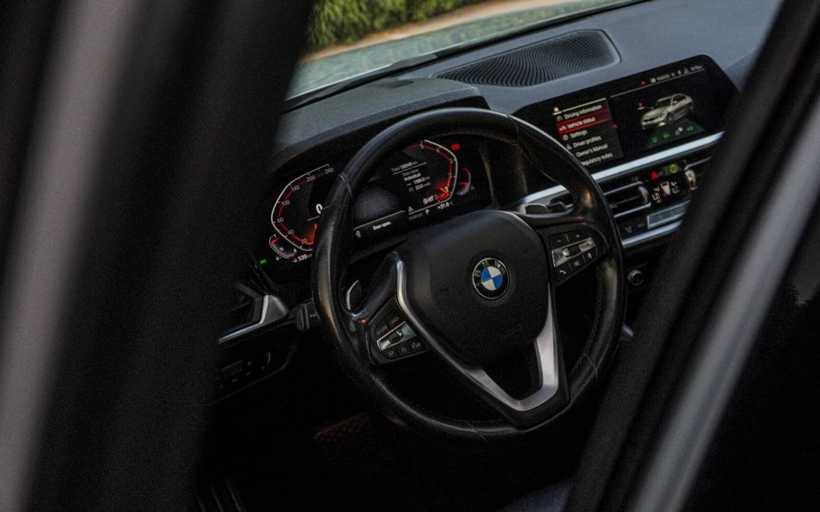 BMW 330i - image 11