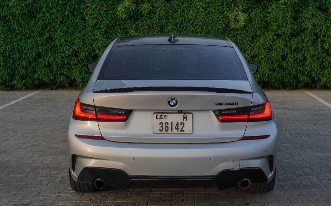 BMW 330i - image 5