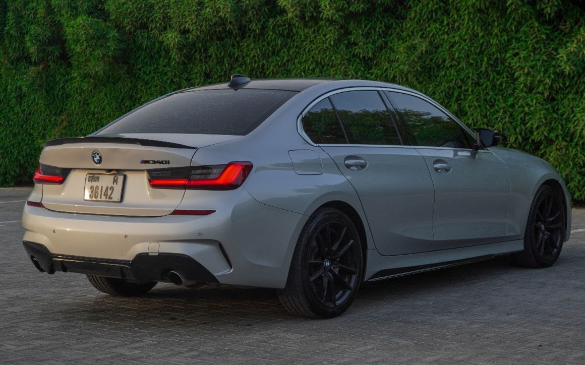 BMW 330i - image 6