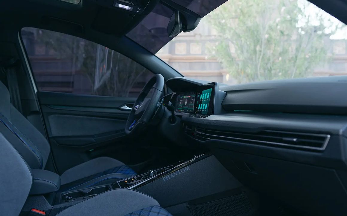 VOLKSWAGEN GOLF R - image 6