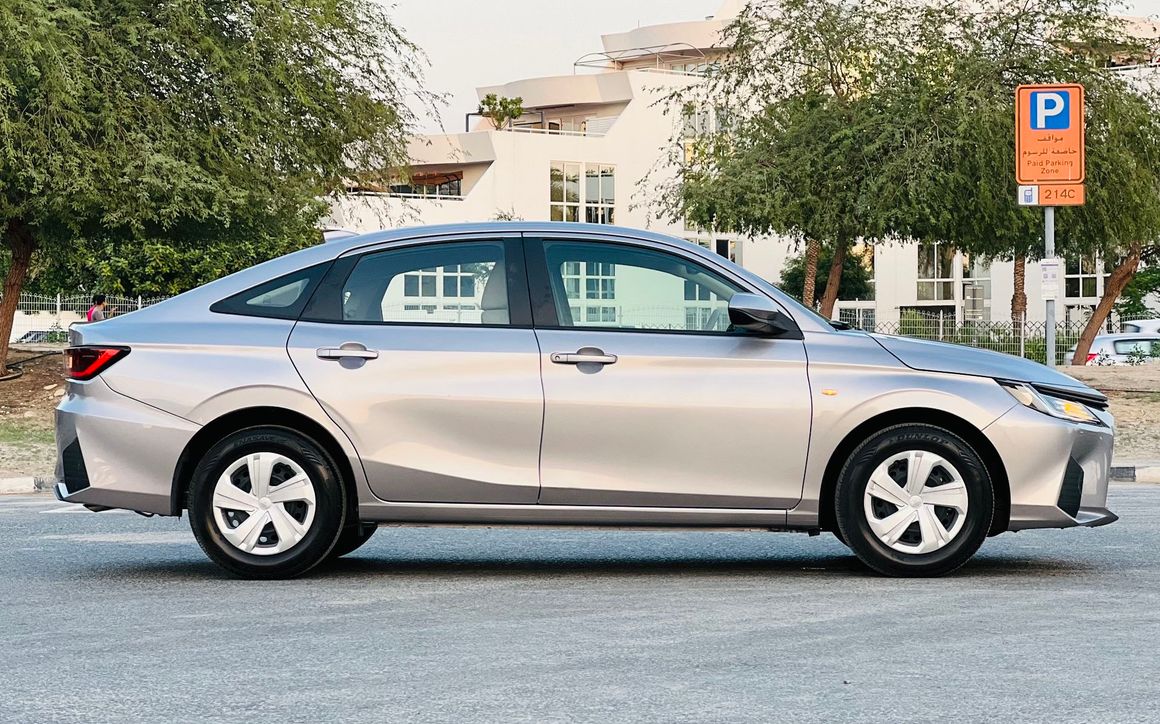 Toyota Yaris - image 2