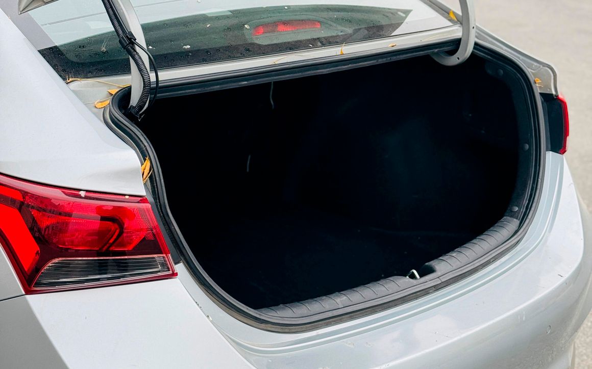 HYUNDAI ACCENT - image 8