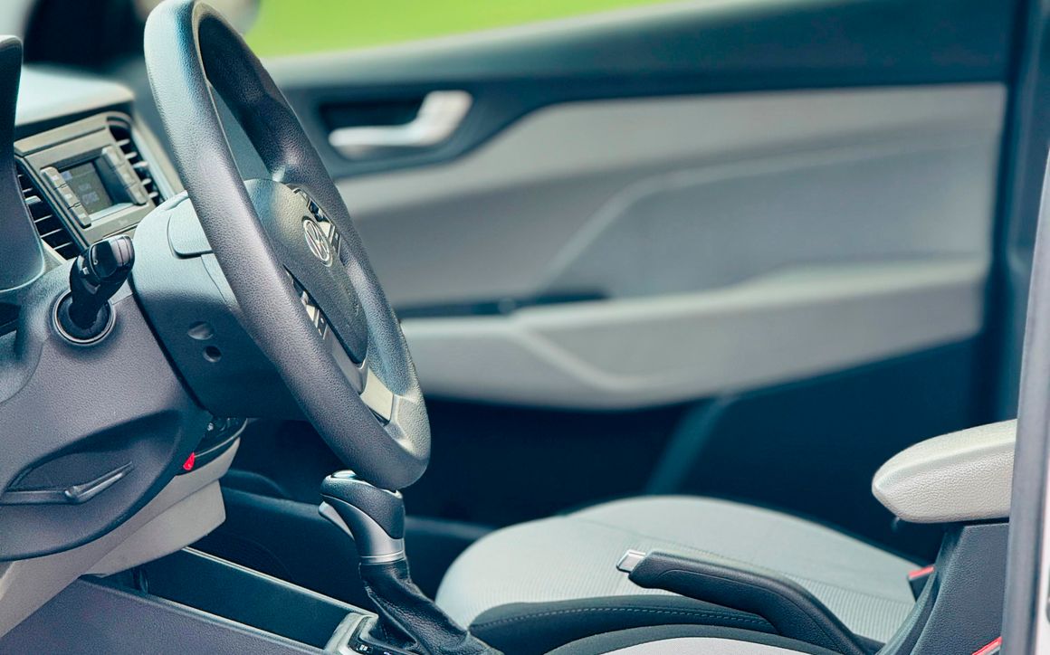 HYUNDAI ACCENT - image 9