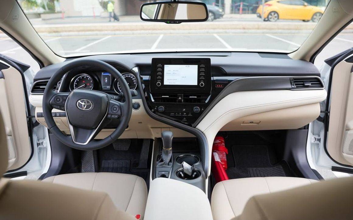 Toyota Camry - image 12