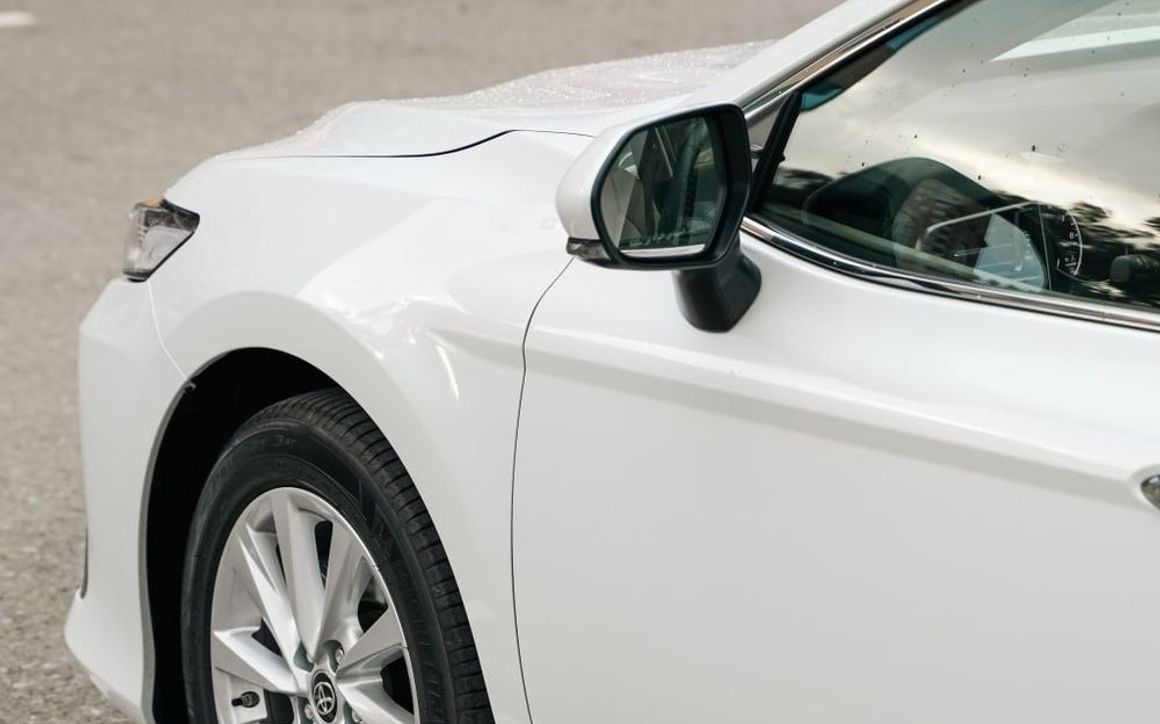 Toyota Camry - image 8