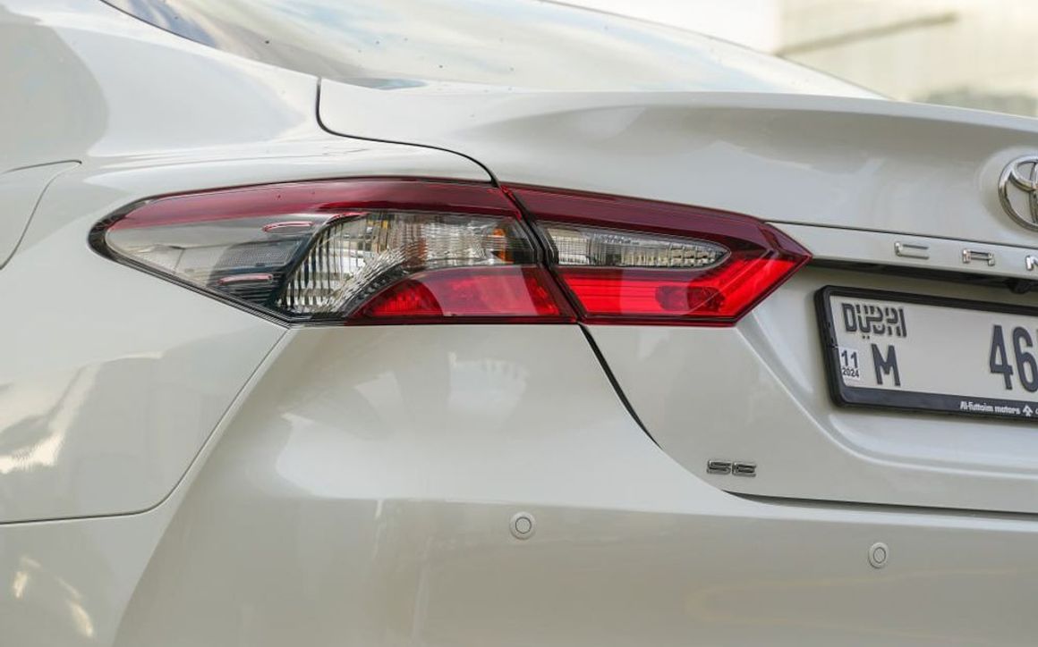 Toyota Camry - image 10