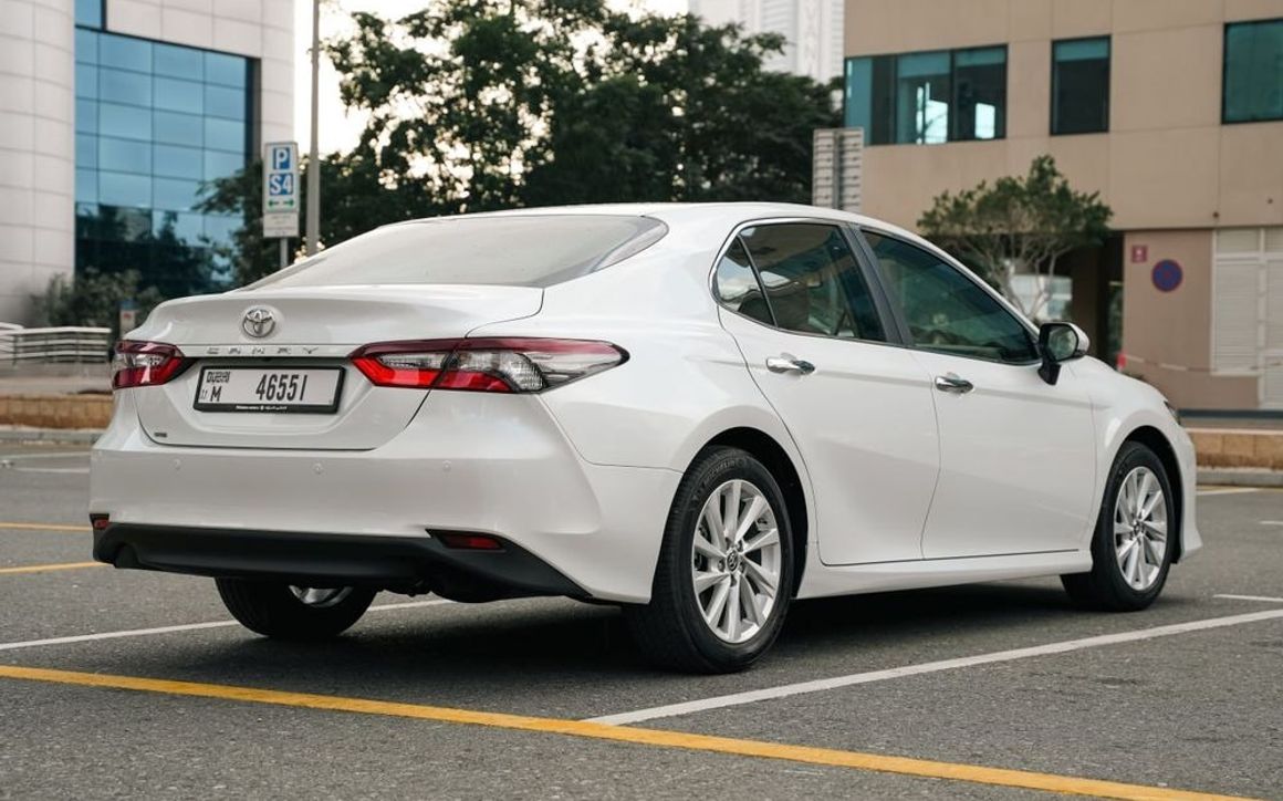 Toyota Camry - image 5