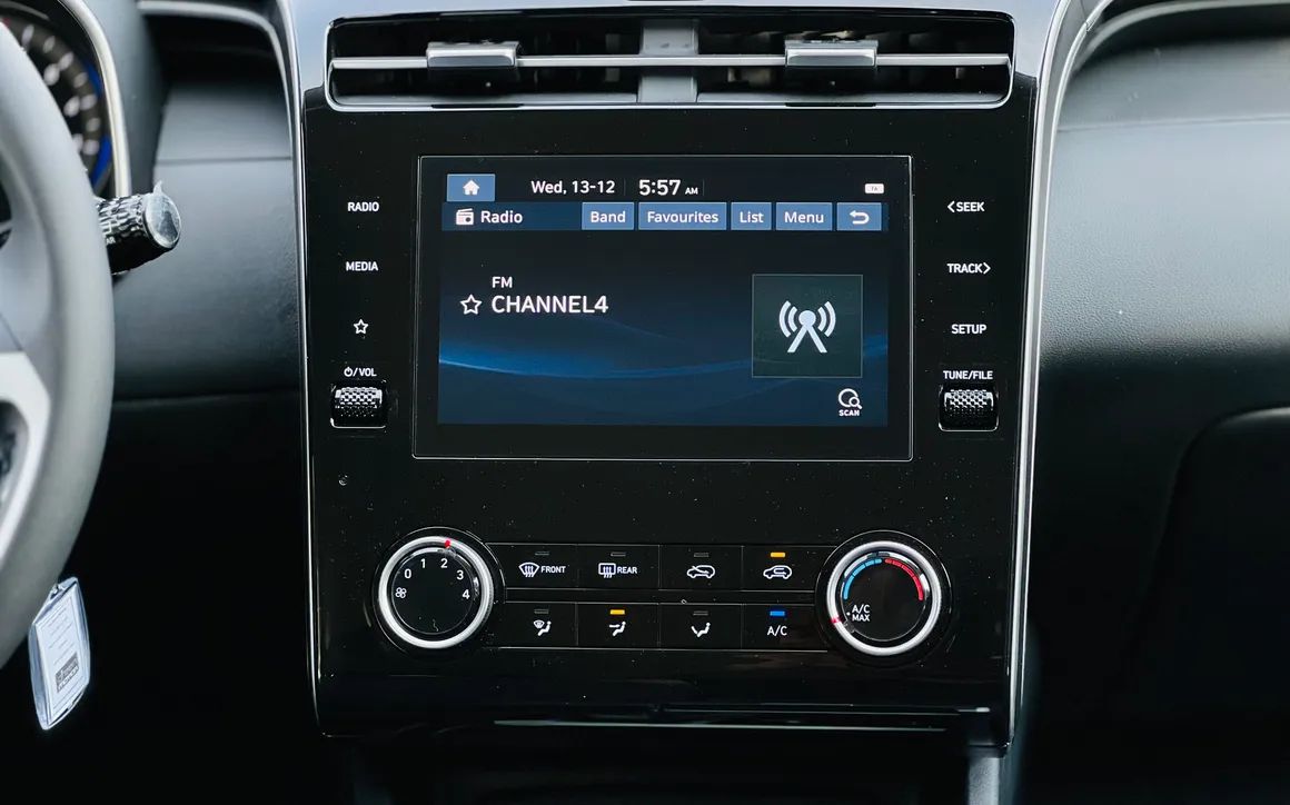 HYUNDAI TUCSON - image 8