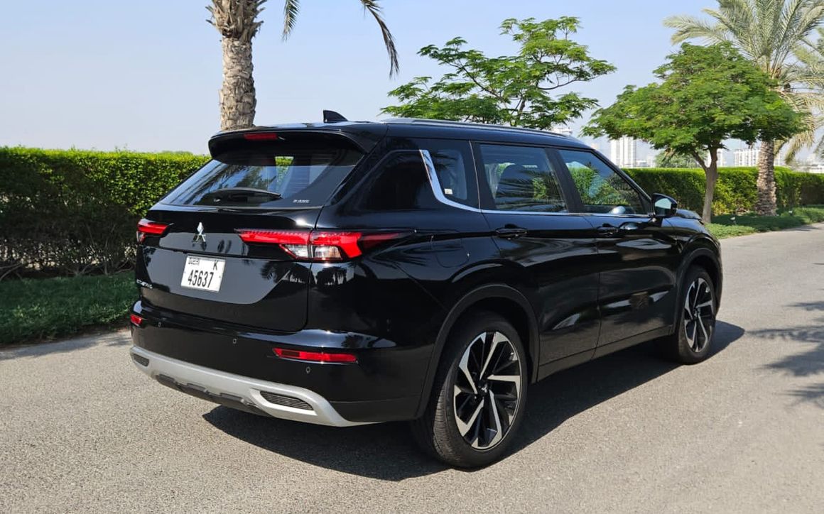 MITSUBISHI OUTLANDER - image 8