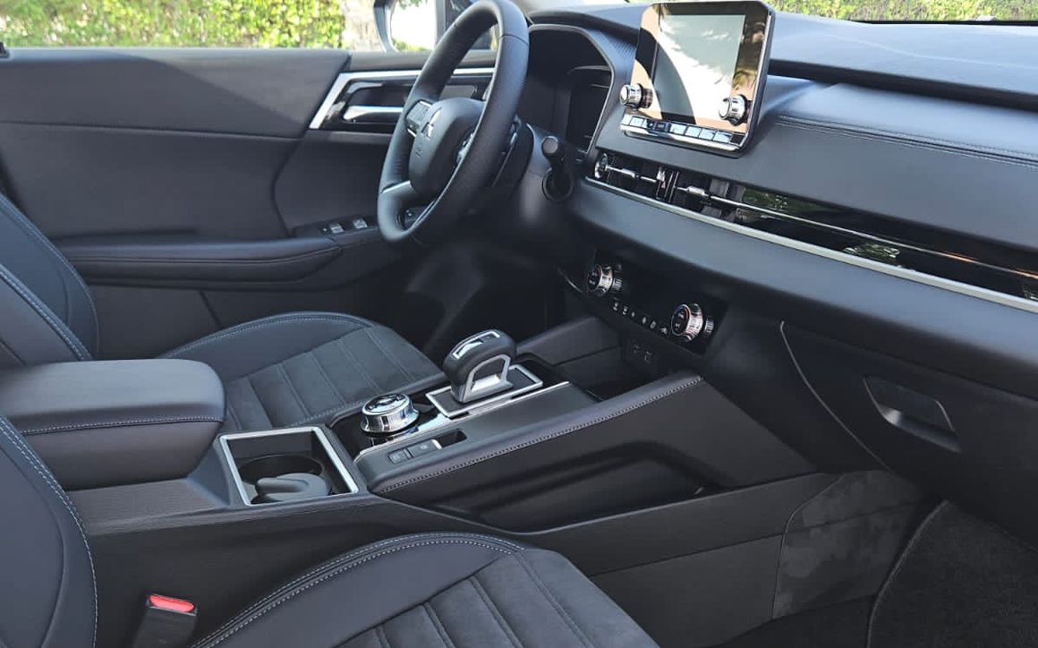 MITSUBISHI OUTLANDER - image 11