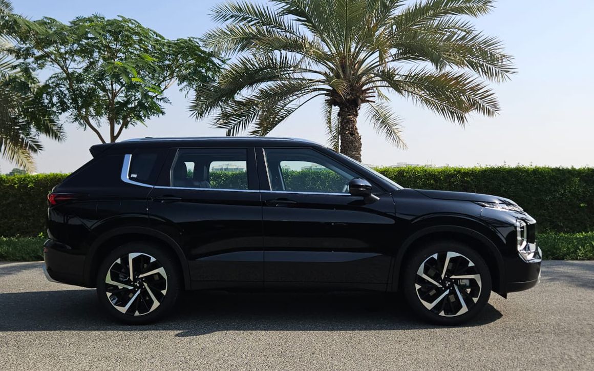 MITSUBISHI OUTLANDER - image 5