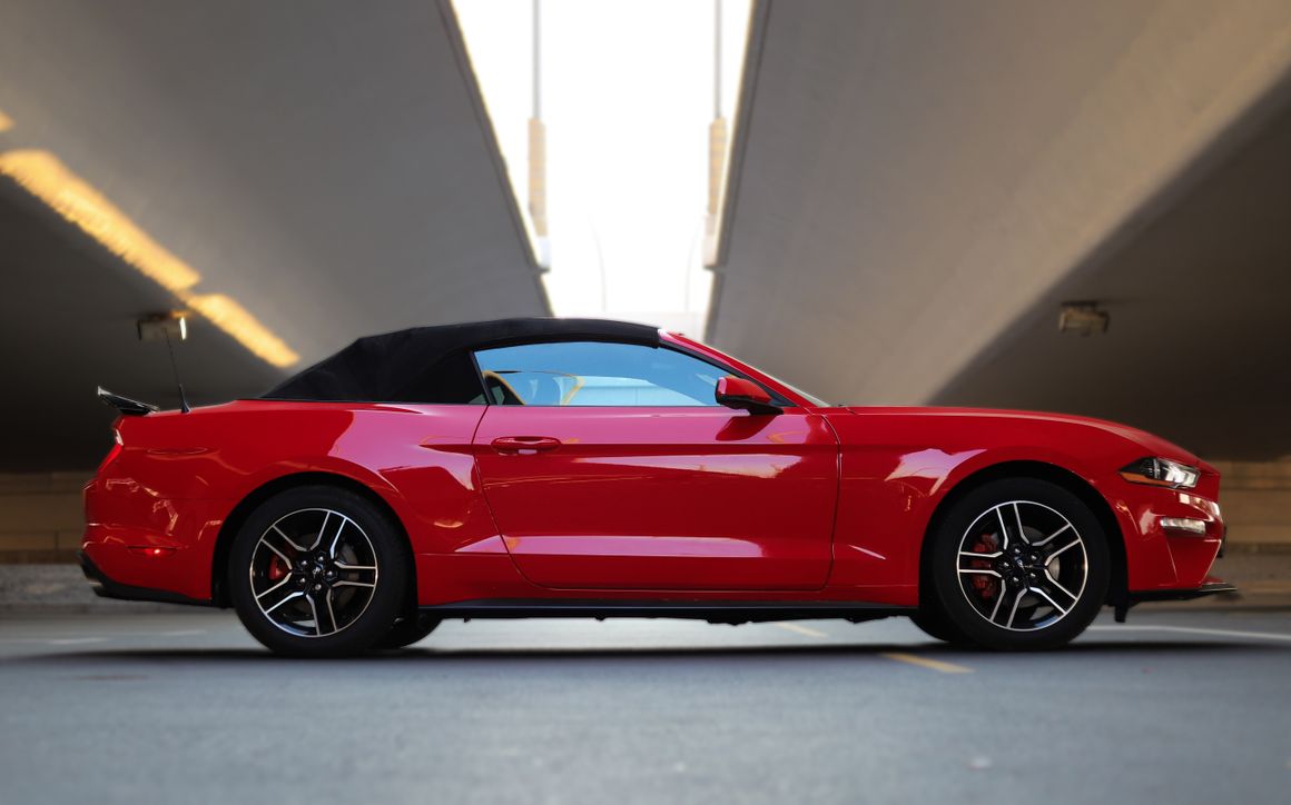 Ford Mustang - image 2
