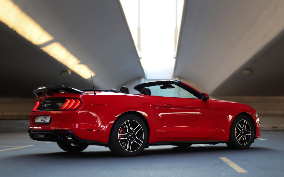 Ford Mustang - image 6