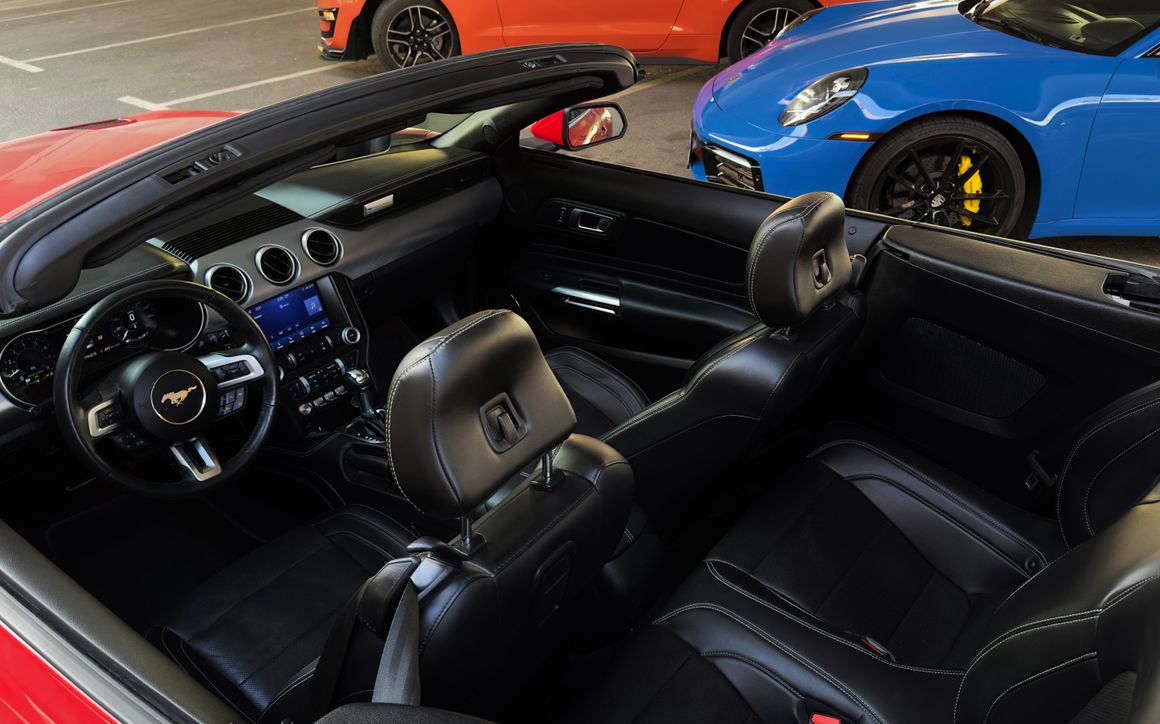 Ford Mustang - image 8